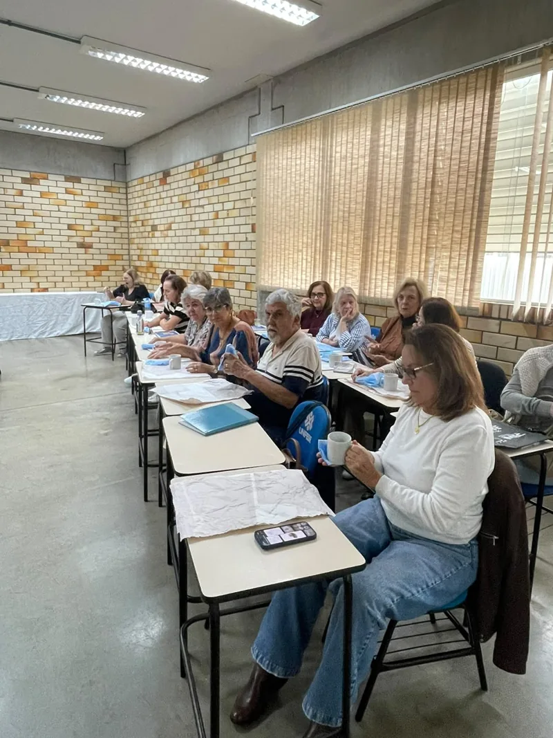 Participantes em atividade realizada em uma empresa