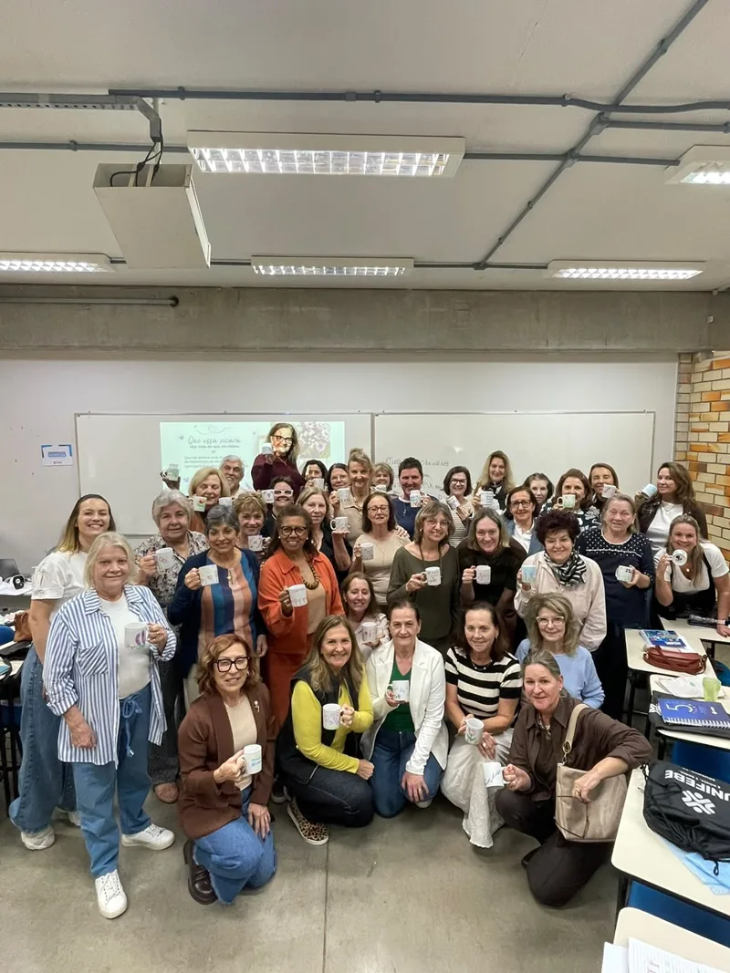 Registro real de atividade de educação e saúde emocional com grupo de participantes